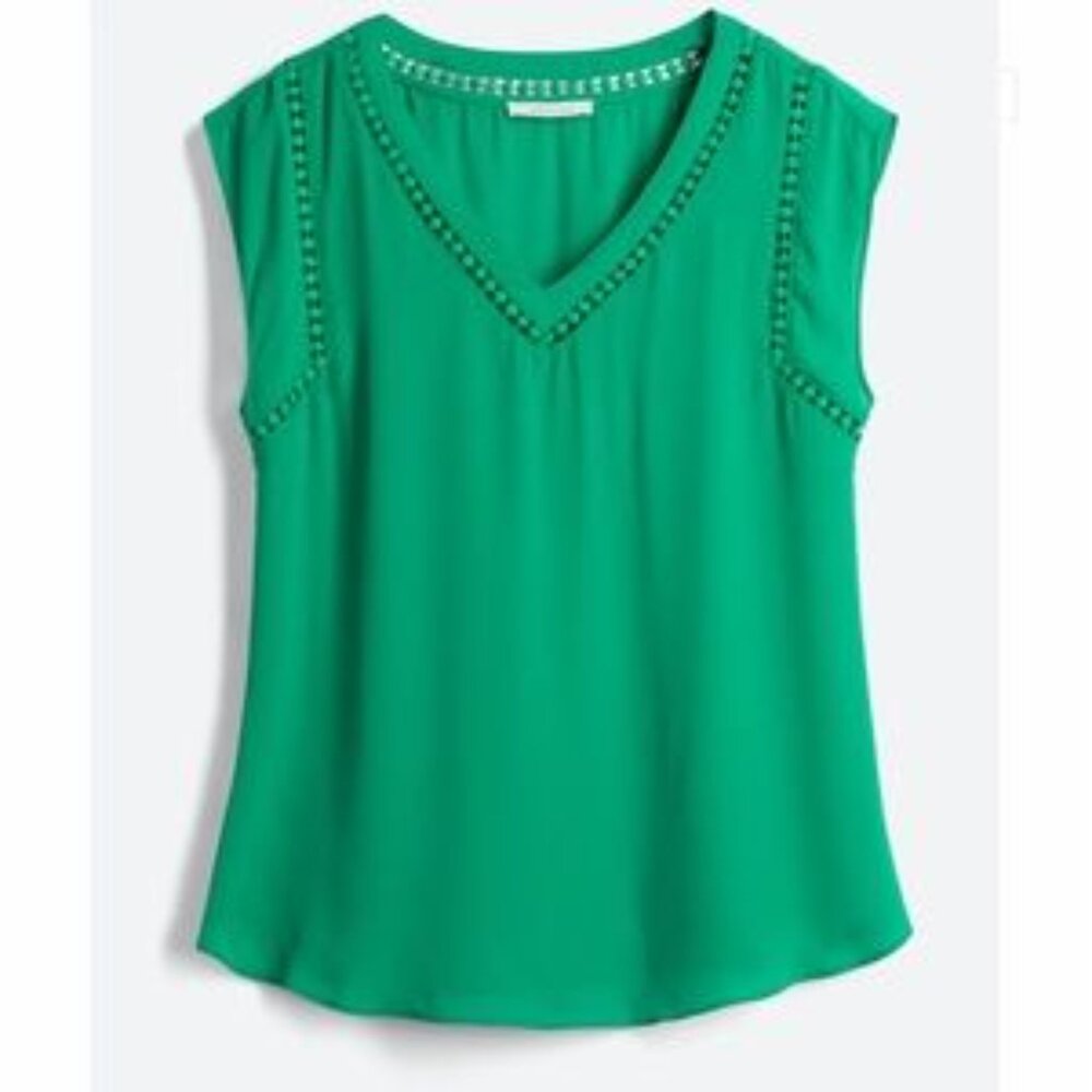 41 Hawthorn Carla Crochet Detail Blouse in Kelly Green
